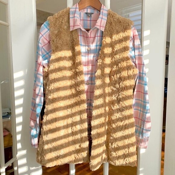 Charming Charlie faux fur vest, open front - Picture 4 of 9